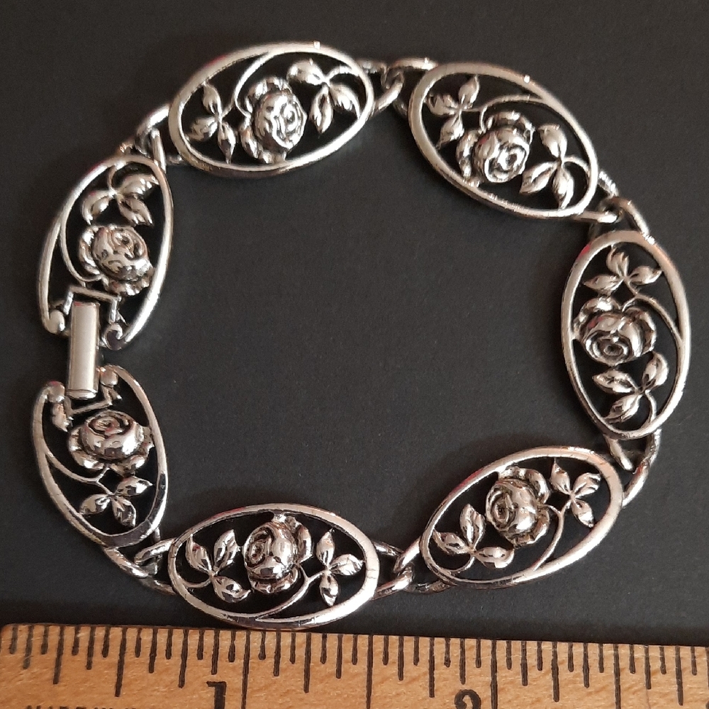Avon 7 In Elegant Silver Floral Bracelet